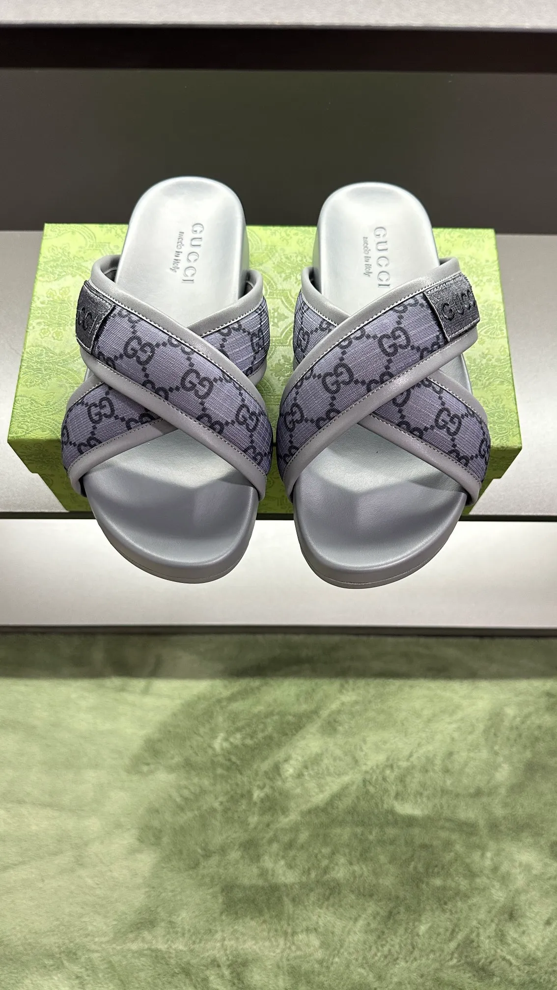[G Family Couple Style] P: 300💰Female size 36~40 Men's size 39~45, (46. Custom-made Unisex GG slippers This slipper is made of GG polyester fiber and is decorated with a Gucci label on the front, adding a striking logo feel to the style. Beige GG recycled polyester fiber Unisex leather trim "Gucci Made in Italy" embroidered label Rubber sole Flat Made in Italy
